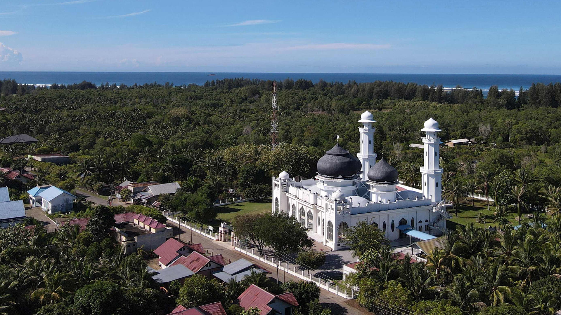 En la ciudad de Lhoknga, en Sumatra, apenas quedó en pie la mezquita