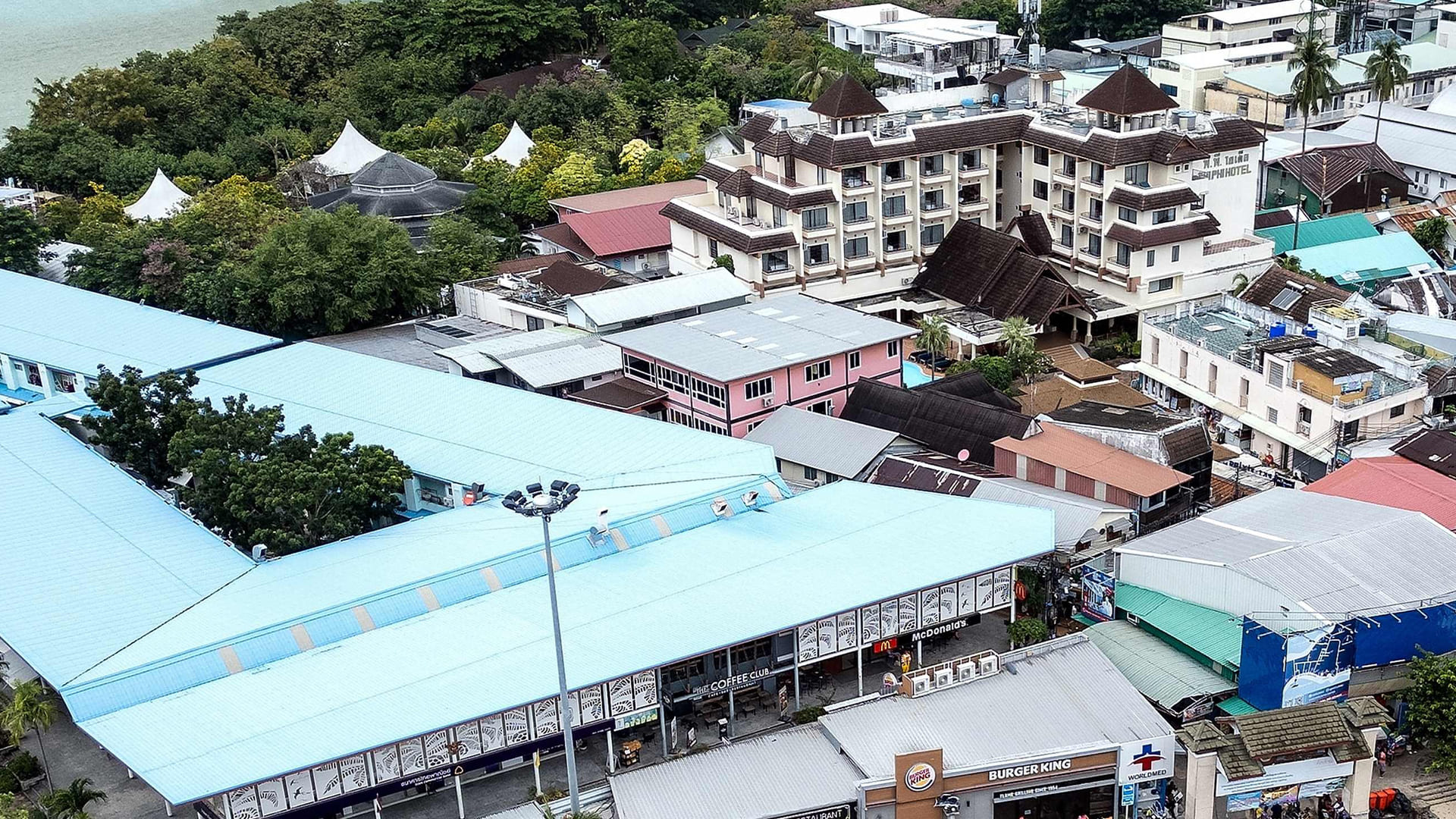 El tsunami arrasó la isla turística de Phi Phi, en Tailandia